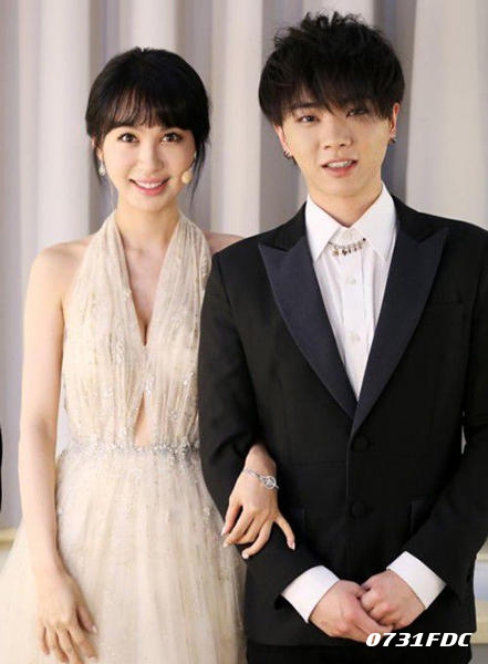 曝华晨宇与李菲儿相恋 低调共赴女方老家