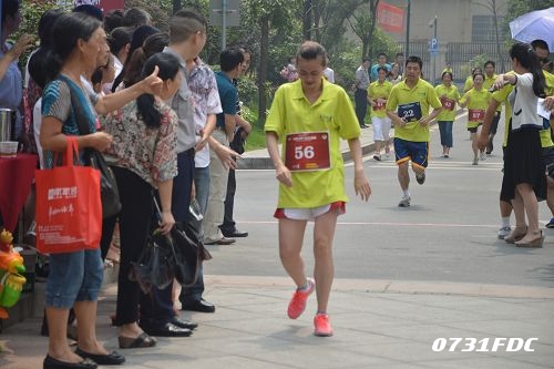 请为自己_自己改装房车_<em>女人</em>自己塞黄瓜图_女