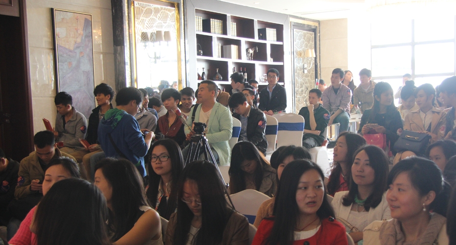 近300人齐聚华润·橡树湾参加“2014情定橡树湾第一季——缘起华润 情定三生”活动